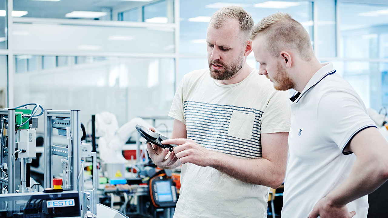 Praktisk undervisning i automatik på TECHCOLLEGE i Aalborg