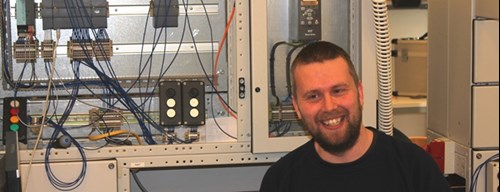 Lasse Møbjerg Kristensen, elektrikerelev ved Technology College Aalborg i praktik i Island.