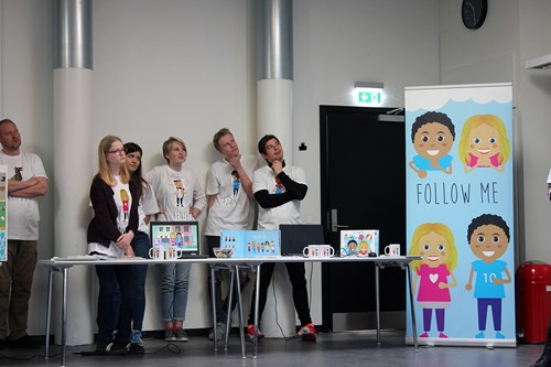 Elever fra Media-afdelingen på TECHCOLLEGE præsenterede deres børnebøger til flygtningebørn