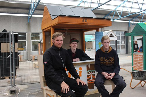 Kasper, David og Sebastian vandt præmien for bedste bar ved projektafslutningen på TECHCOLLEGE for fagretningen El, byggeri og energi