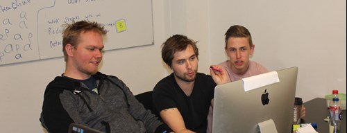 10 grundforløbselever fra webintegrator, mediegrafiker og grafisk tekniker på TECHCOLLEGE er sammen med lige så mange hollandske elever fra Friesland College i gang med at lave børnebøger.
