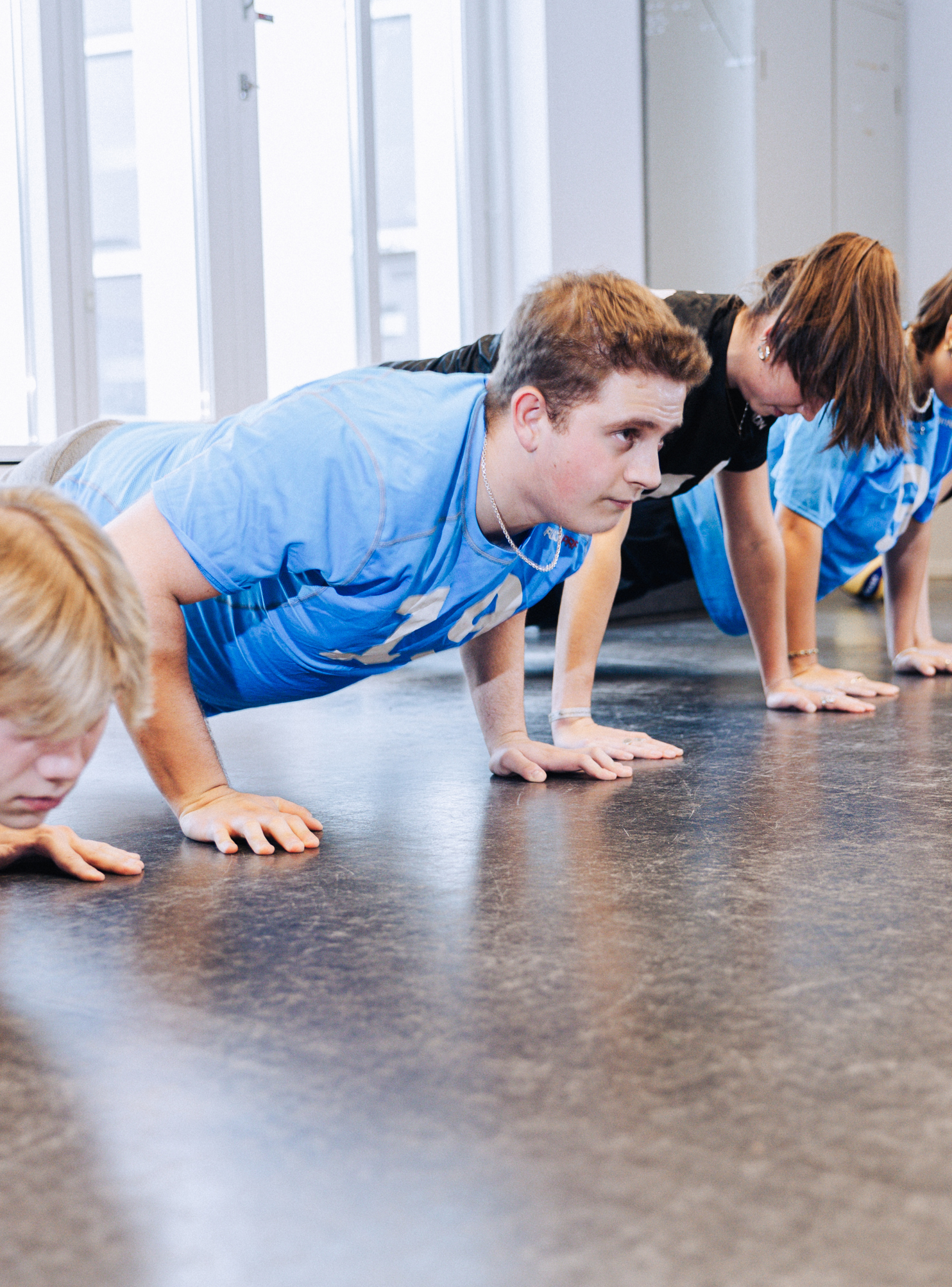 Beredskabslinjen, elever laver armbøjninger