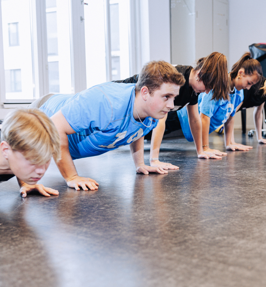 Beredskabslinjen, elever laver armbøjninger
