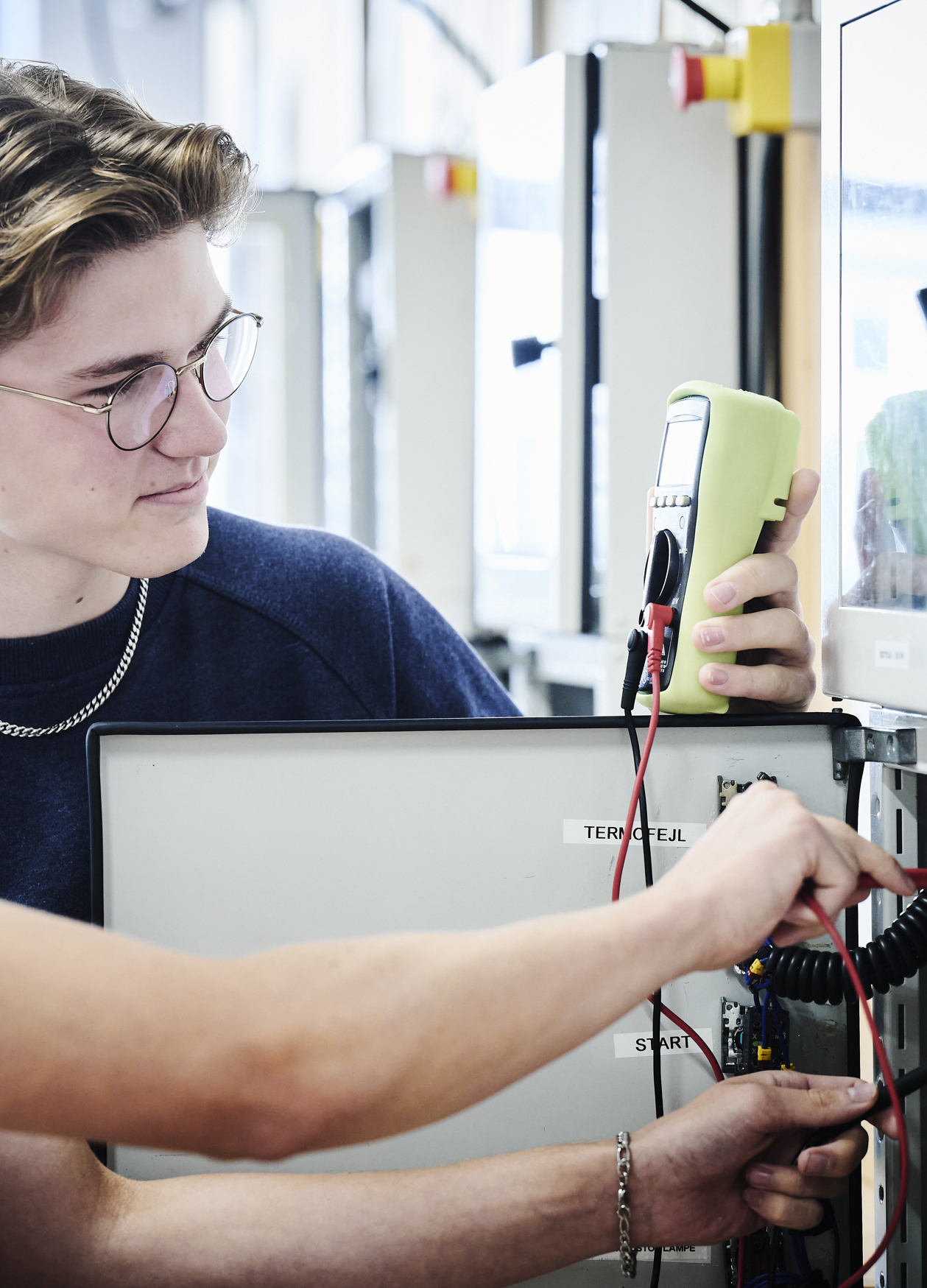 Automatik- og proces-elever måler i elskab