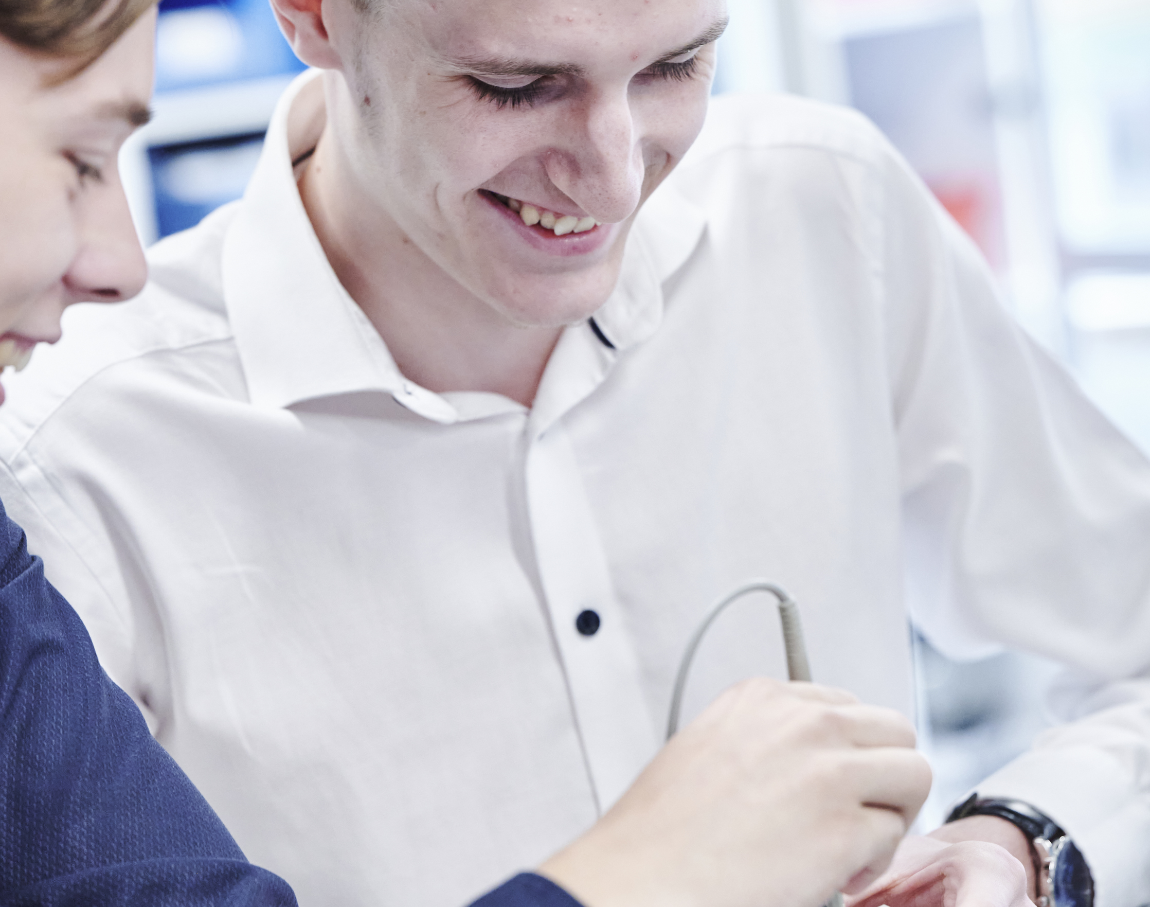 Robotteknologi, elever måler på elektronik