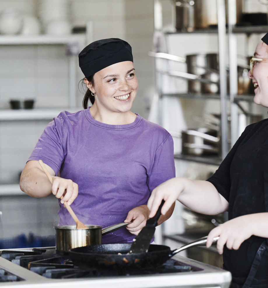 Ernæringsassistenter i køkkenet