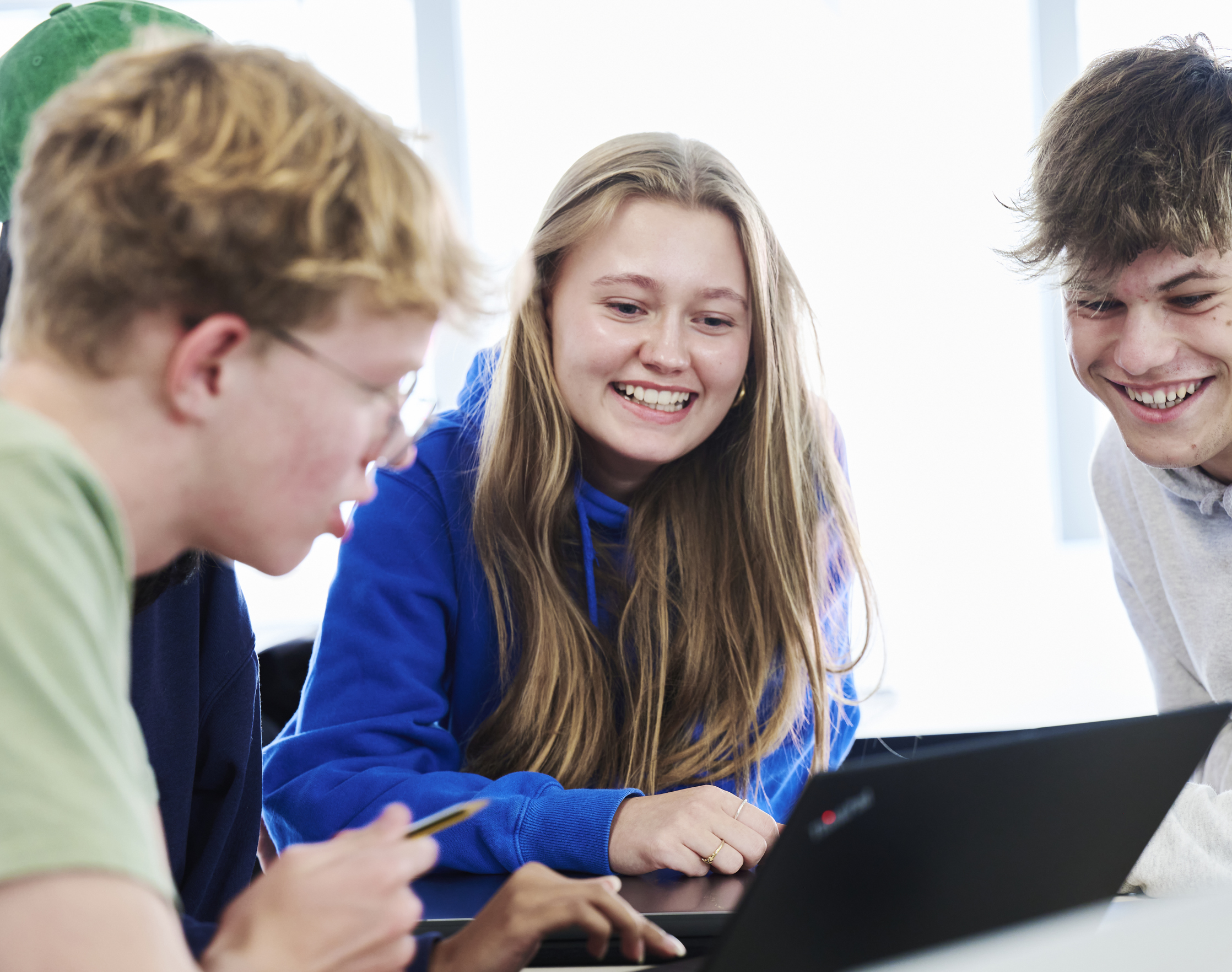 Elever arbejder sammen i gruppe