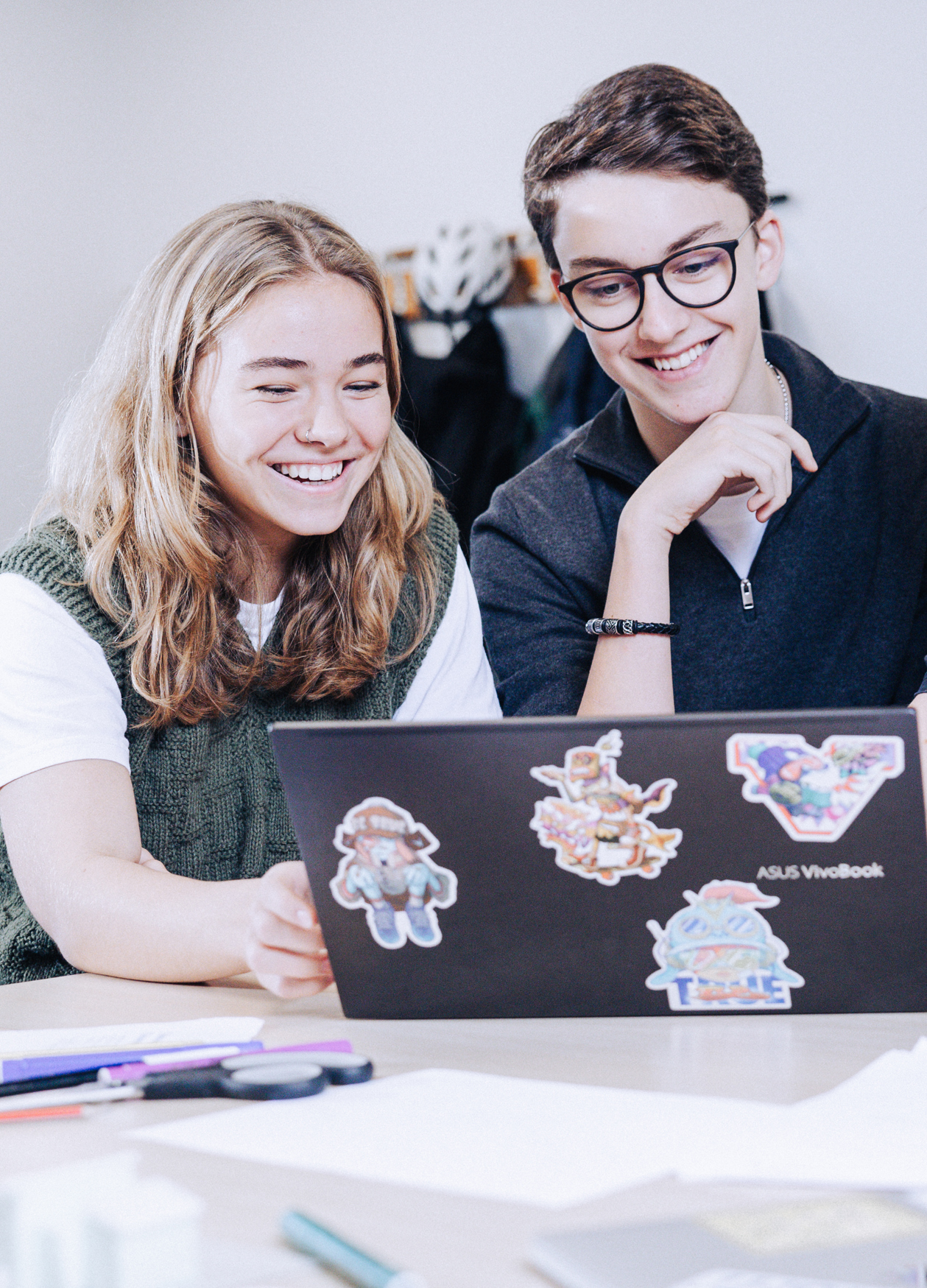 Elever arbejder i gruppe